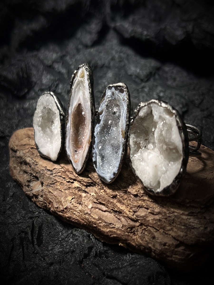 Raw Geode Crystal Ring · Adjustable Antique Silver Druzy Ring for Clarity - Image 2