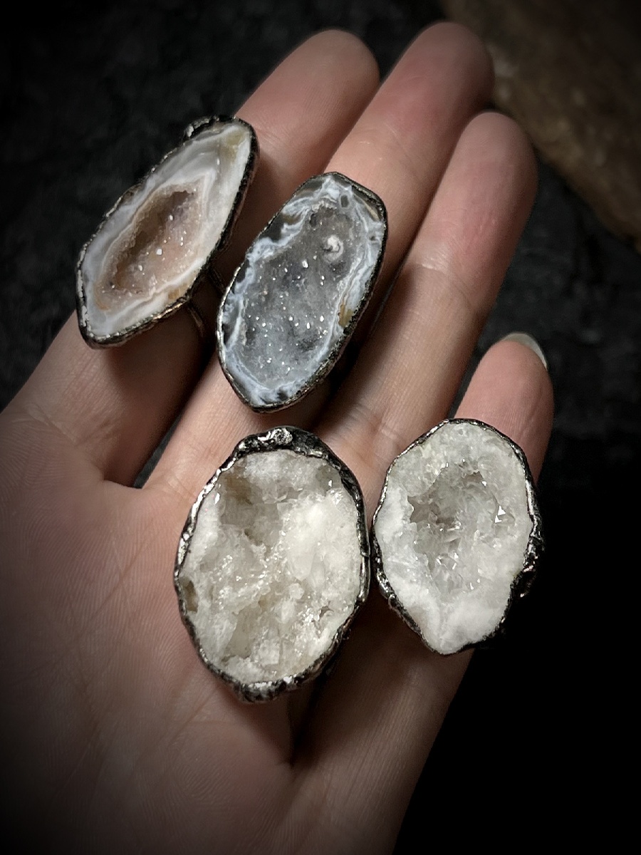 Raw Geode Crystal Ring · Adjustable Antique Silver Druzy Ring for Clarity - Image 4